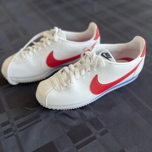 Nike Cortex White w/red swoosh.